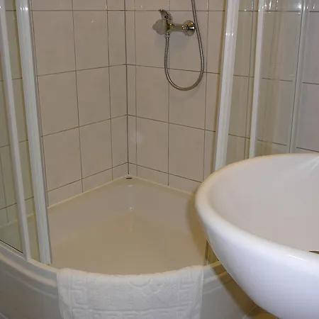 Nad Jeziorem Lebsko Apartamento *