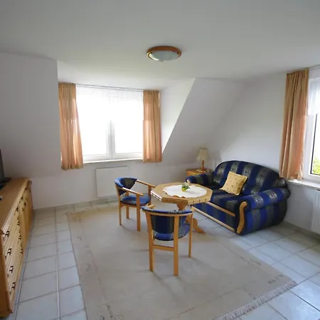 Nad Jeziorem Lebsko Apartamento *