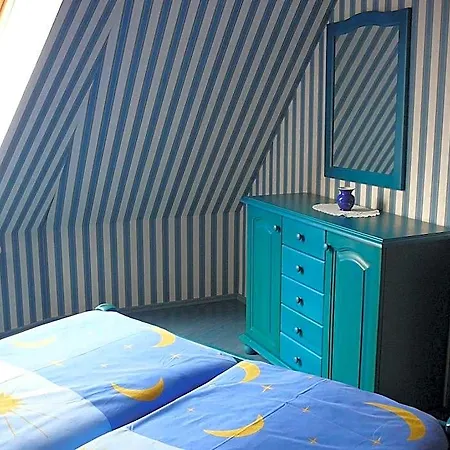Nad Jeziorem Lebsko Apartamento Łeba