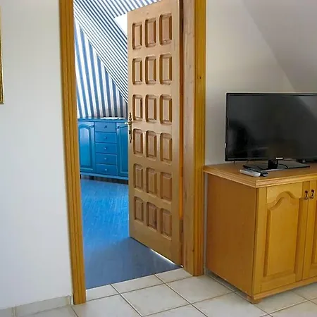 Nad Jeziorem Lebsko Apartamento Łeba