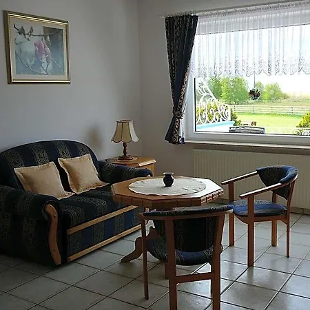 Nad Jeziorem Lebsko Apartamento *