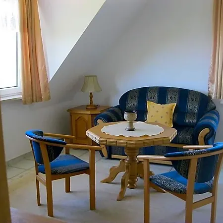 Nad Jeziorem Lebsko Apartamento *