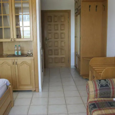 Nad Jeziorem Lebsko Apartamento *